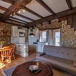 Hébergement de vacances Prop. Périgourdine 18 Pers. Avec Piscine Privée - Fr-1-824-26 Rouffignac-Saint-Cernin-de-Reilhac